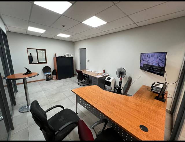 714M² WAREHOUSE TO LET IN STRIJDOMPARK